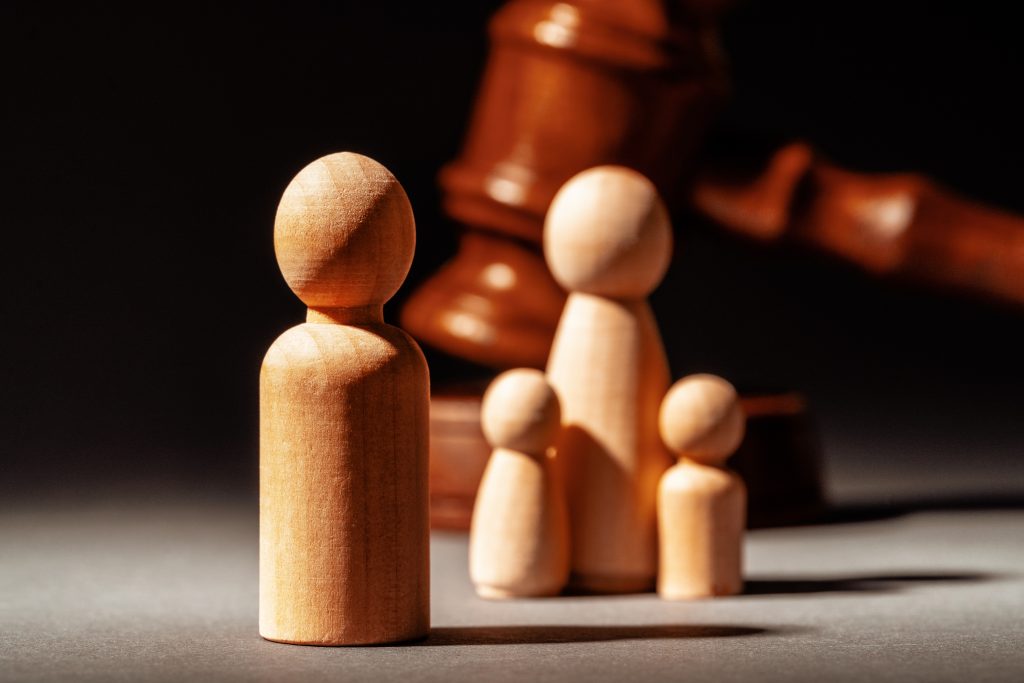 Tenkis Davası 1 wooden toy family and judge mallet family divorce 2023 11 27 05 18 41 utc 1024x683 1